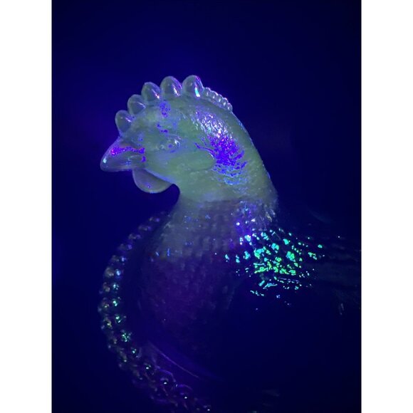 Vintage Indiana Glass Blue Iridescent UV Glow Carnival Hen On Nest EUC - Picture 2 of 16